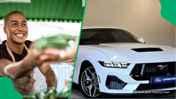 A man’s glow up from selling vegetables in 2022 to standing beside a Ford Mustang in 2025 impressed many