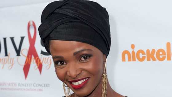 Simphiwe Dana insists that the government is acting like dictators