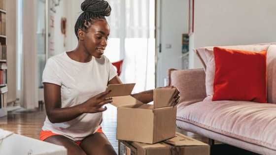 Unemployed woman shows off home she rents with grant money, sparks décor tips and well wishes