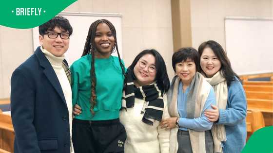 "Her focus is on God": African woman enjoys herself at a South Korean church, SA's moved