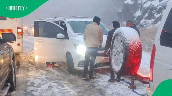 Eastern Cape snowfall traps 7 vehicles on R58, SAWS issues Orange Level 6 warning