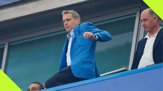 Chelsea owner Todd Boehly storms out during opening loss to Manchester City