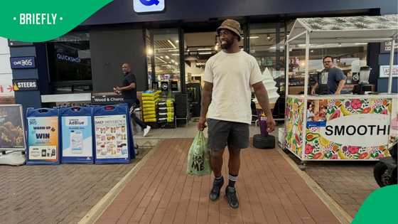 Siya Kolisi’s black G-Wagon has SA talking after viral pit stop post