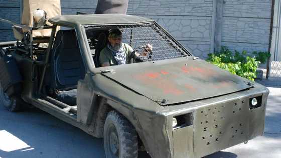 Ukraine mechanics turn rally cars into 'combat buggies'