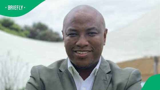 Musa Mseleku’s plane video with mystery woman and baby leaves Mzansi curious: “Who is this?”