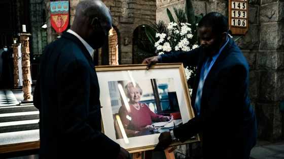 Queen's death leaves Zimbabweans conflicted