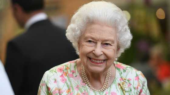 Elizabeth II: Queen of the world