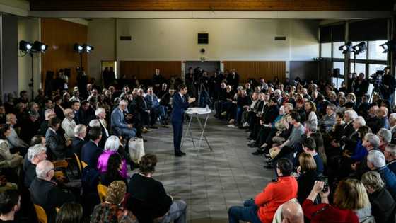 France's politicians woo the country's angry farmers