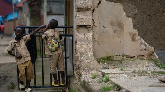 Two students helped old man living in trailer – Then received life-changing call from his lawyer