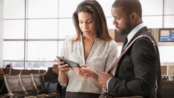 Woman overhears airport convo of man cheating on his wife: "Unamanga, you are the lady"