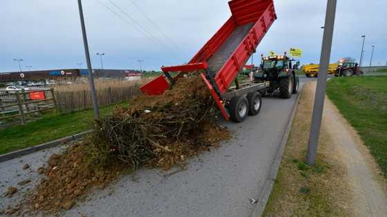 France seeks to placate farmers as protests flare up again