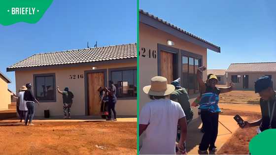 Westonaria women dance with joy as new homeowners receive house keys