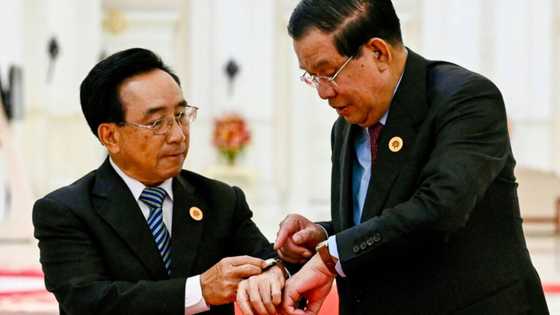 Hun Sen hands out Cambodian-made watches to summit VIPs