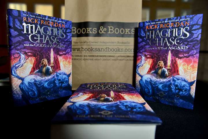 27 books like Percy Jackson: The ultimate list for fans of mythic