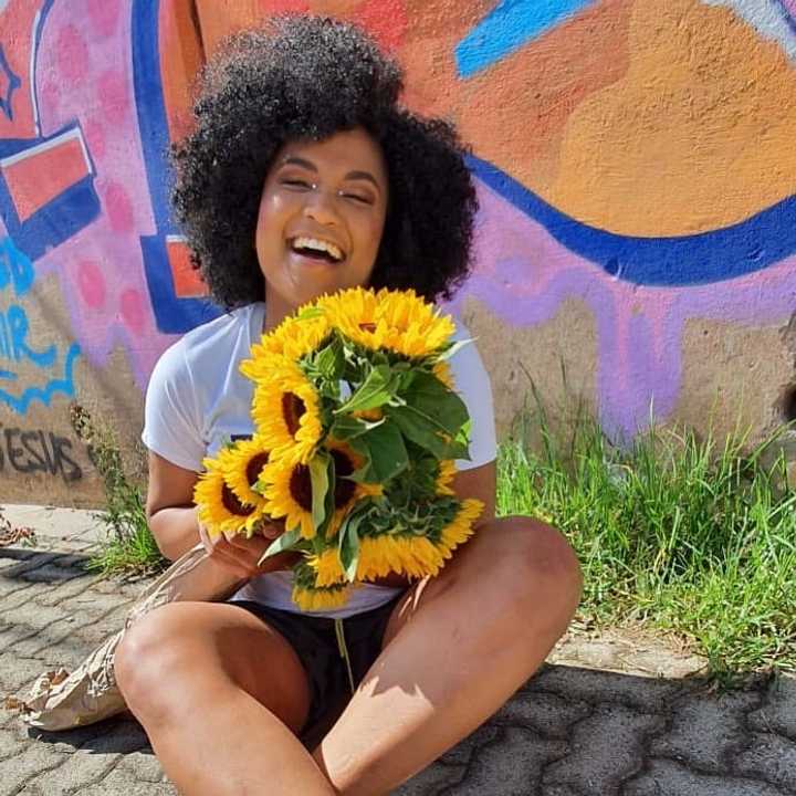 Simmie Rsa Singer Simmy bio: age, Instagram, parents, songs, album, career, Twitter, is ...
