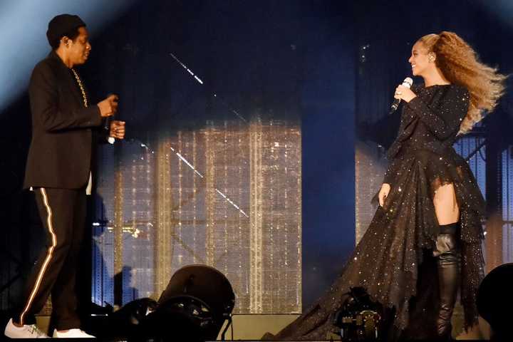 How tall is Beyoncé Knowles? Height, weight, body measurements ...