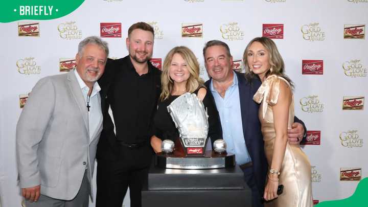 Is Cal Raleigh married? Mariners star's relationship status with Hannah ...